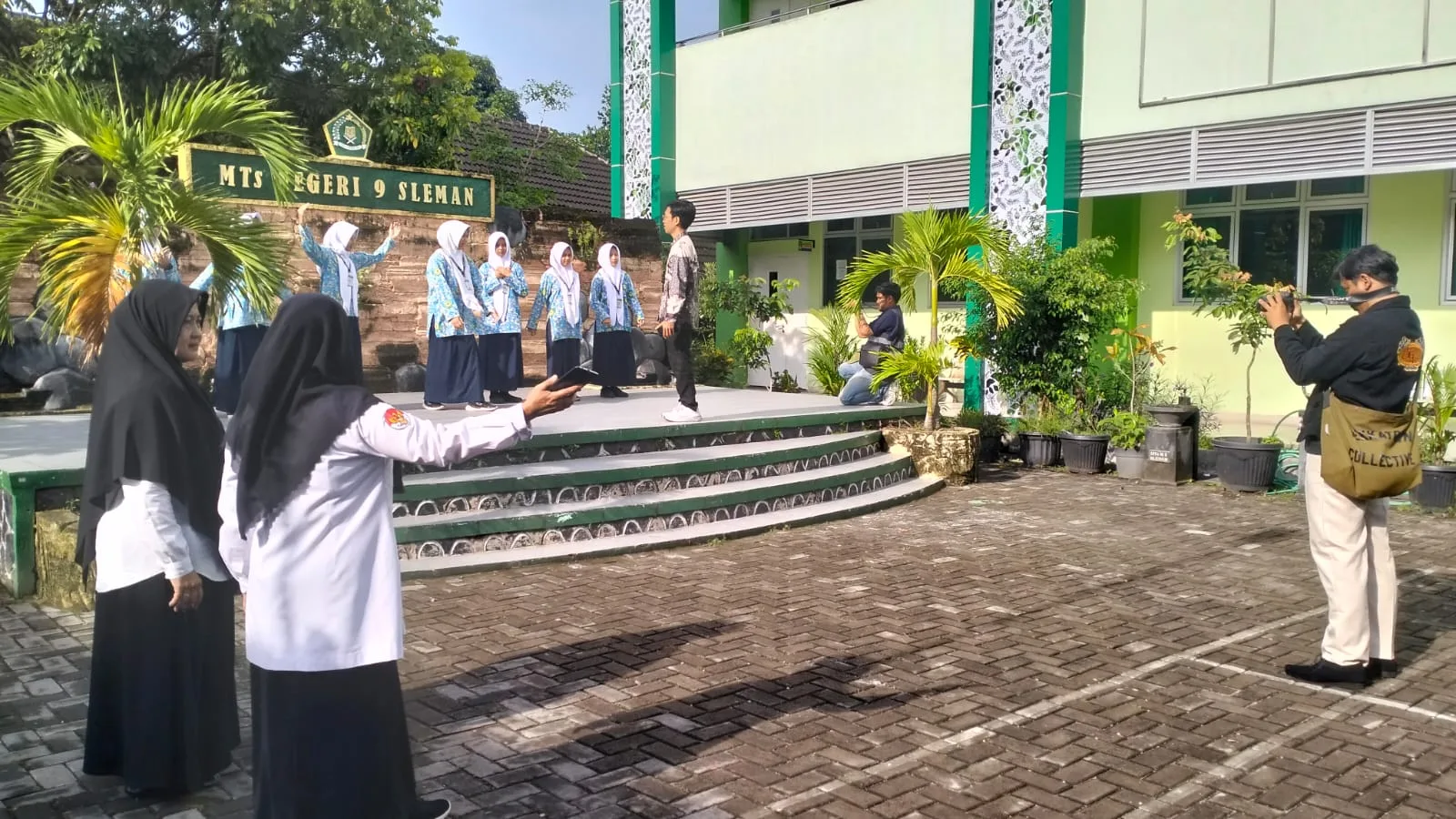 MTsN 9 Sleman dan Ekstra JMS Kolaborasi Produksi Video Klip “Guruku Tersayang” untuk Lomba Semarak Hari Guru Nasional