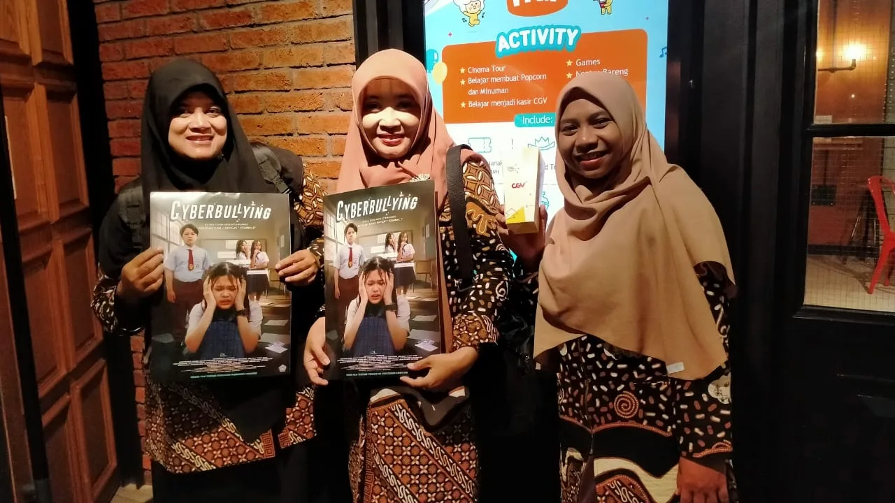 Tiga Guru MTsN 1 Sleman Ikuti Nonton Bareng Film “Cyberbullying” sebagai Upaya Penguatan Pendidikan Karakter