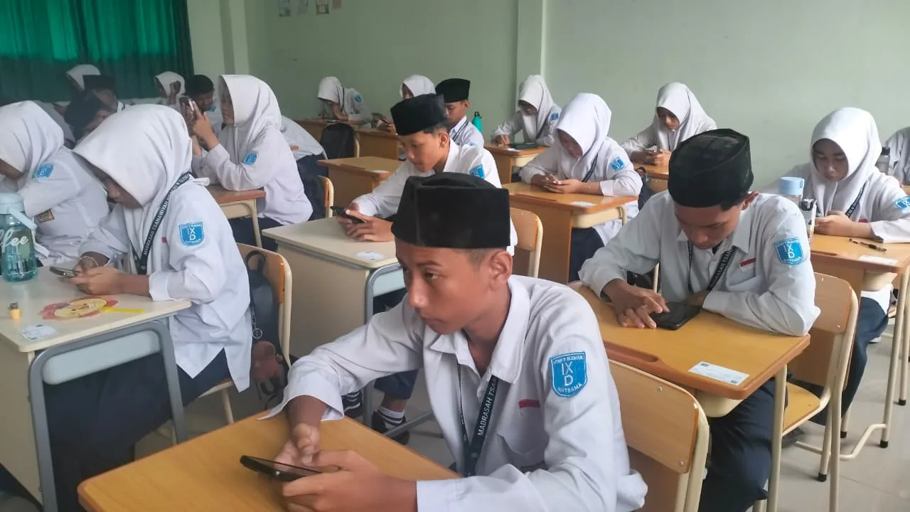 MTsN 9 Sleman Sukses Laksanakan Asesmen Literasi Numerasi (ALN) Hari Kedua