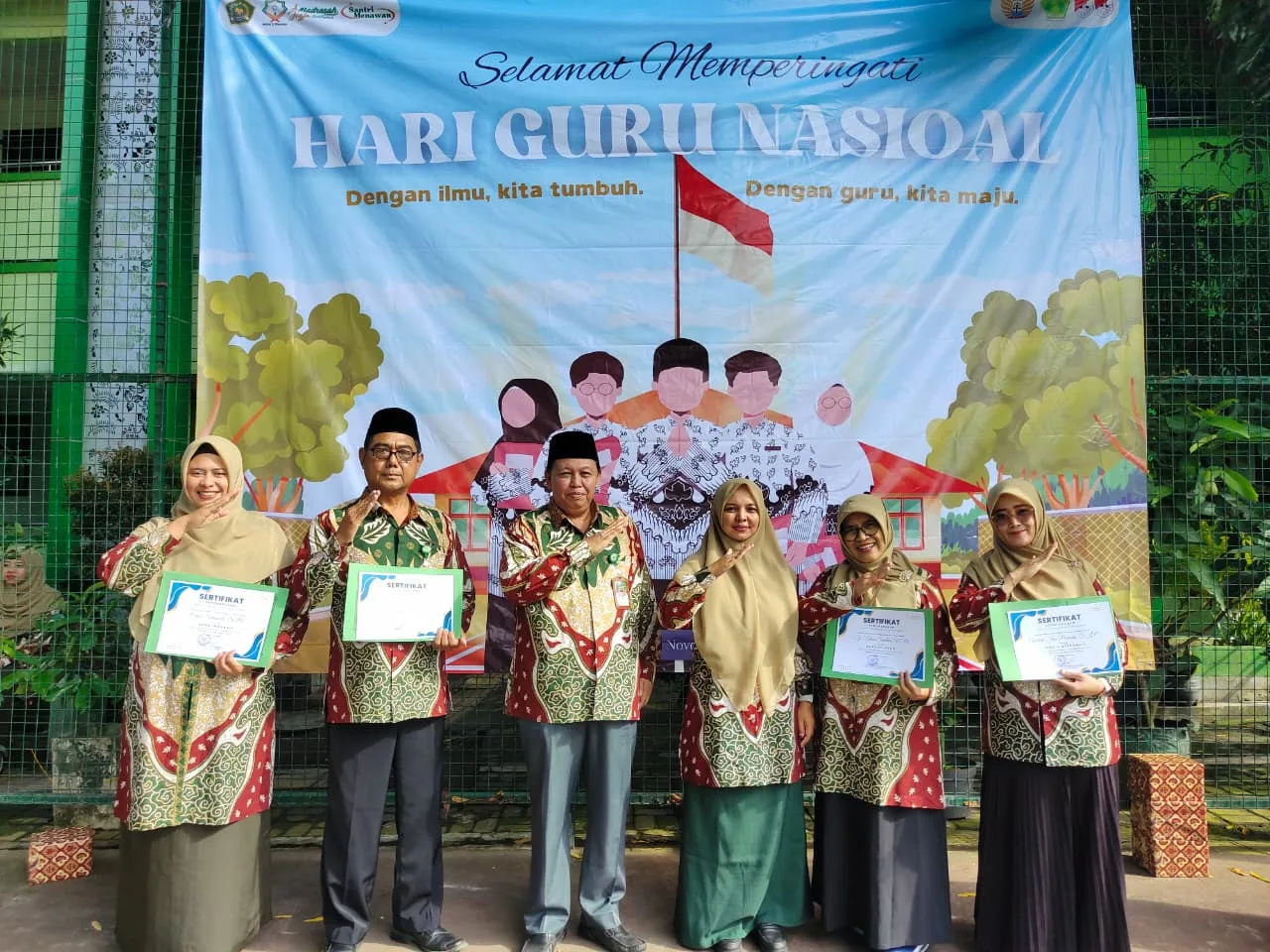 MAN 2 Sleman Berikan Apresiasi Guru dan Pegawai Pada Peringatan Hari Guru Nasional