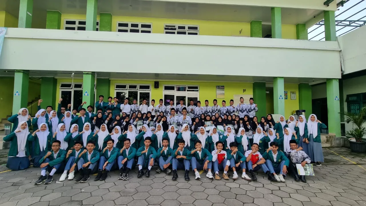 Hangat dan Khidmat, Upacara Hari Guru Nasional Warnai Pagi MAN 4 Sleman