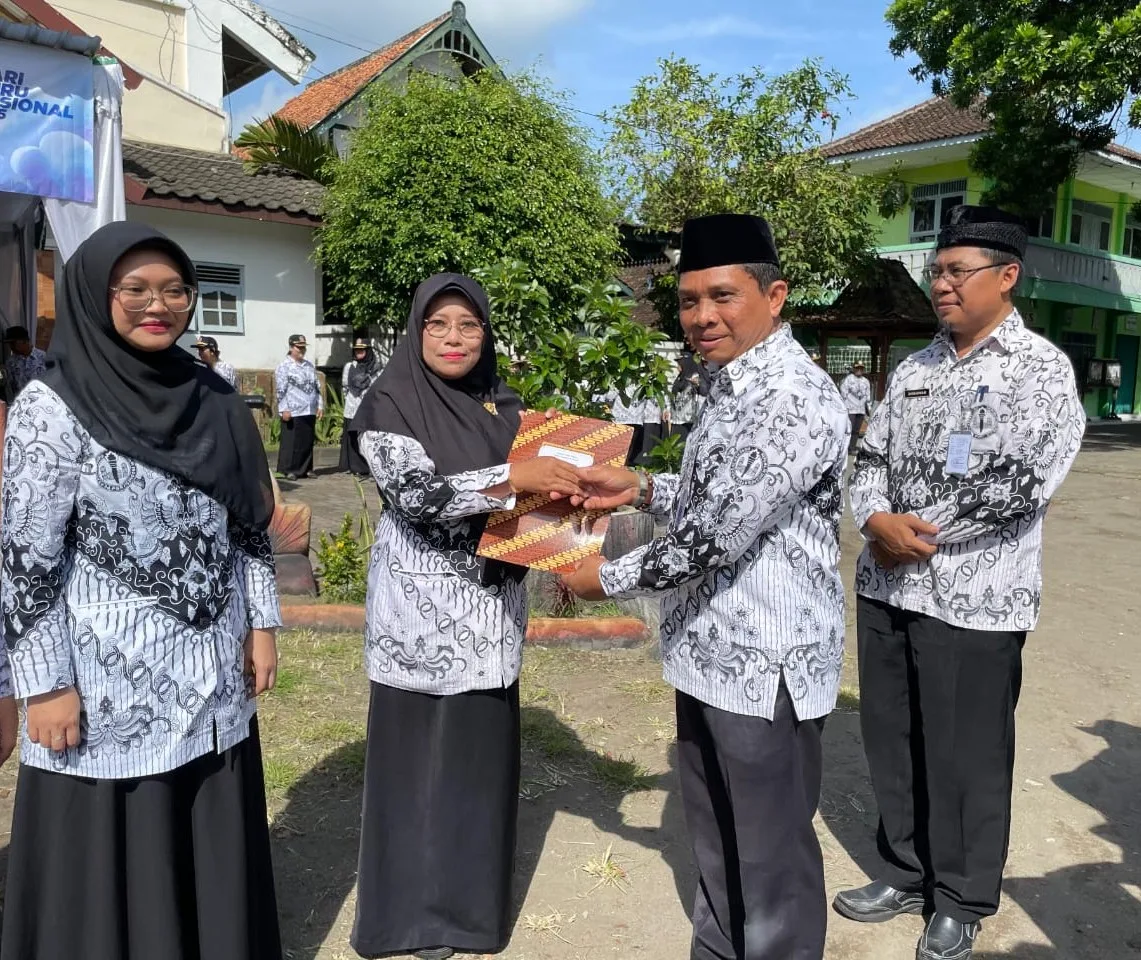 Inspiratif! Guru MTsN 4 Sleman Terpilih sebagai Juara 1 Anugerah Guru Prima