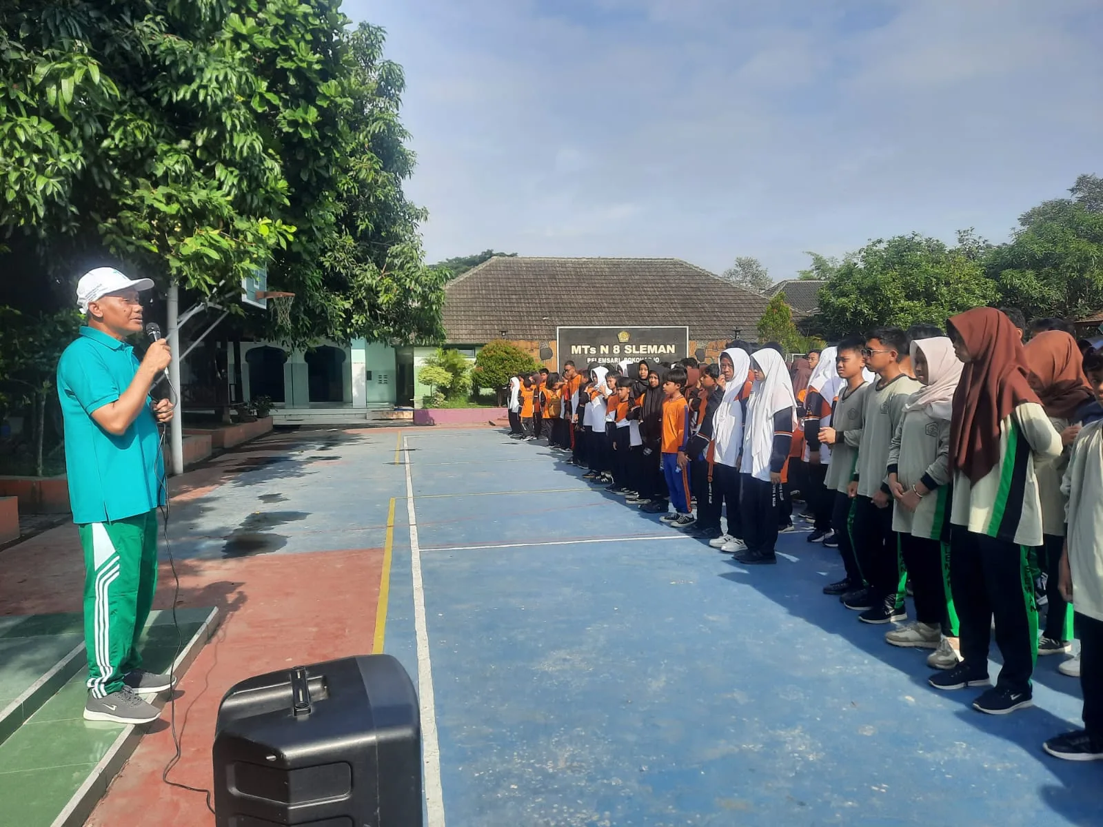 Jalan Sehat MTsN 8 Sleman: Momentum Syiar dan Penguatan Karakter Siswa