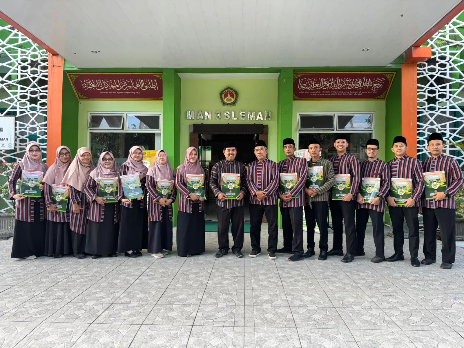 MAN 3 Sleman Gelar Apel HGN dan Penyerahan Penghargaan AMERTA 2025