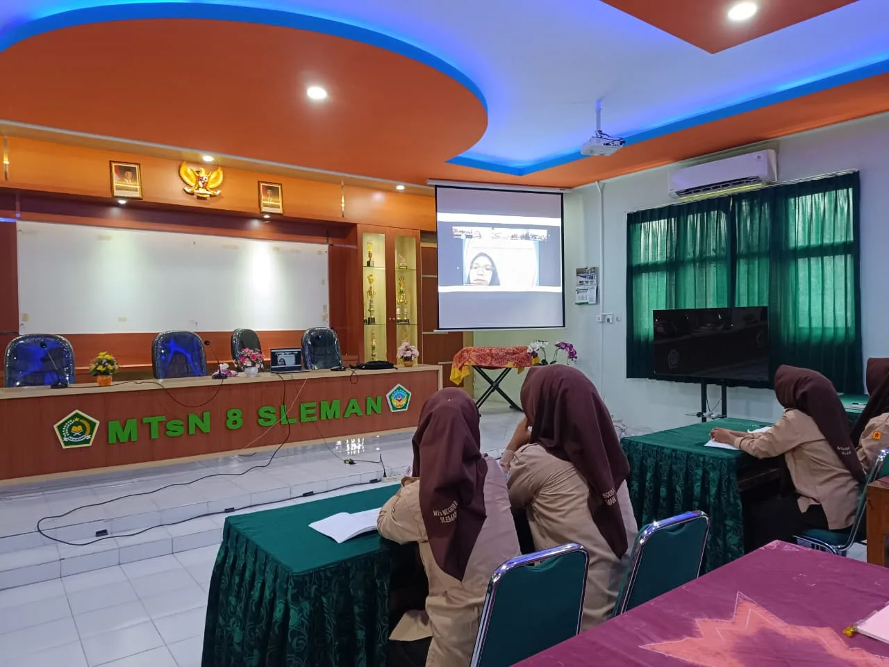 MTsN 8 Sleman Ikuti Orientasi Calon Anggota PMR Sleman Secara Daring