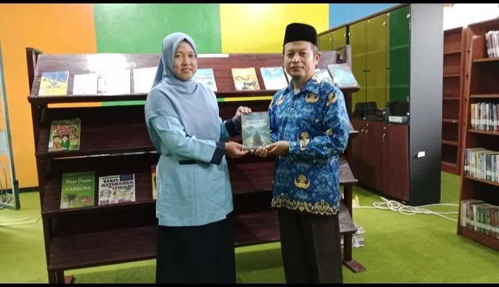 Aksi Peduli Literasi, Pegawai MTsN 9 Sleman Sumbang Buku ke Perpustakaan Lentera