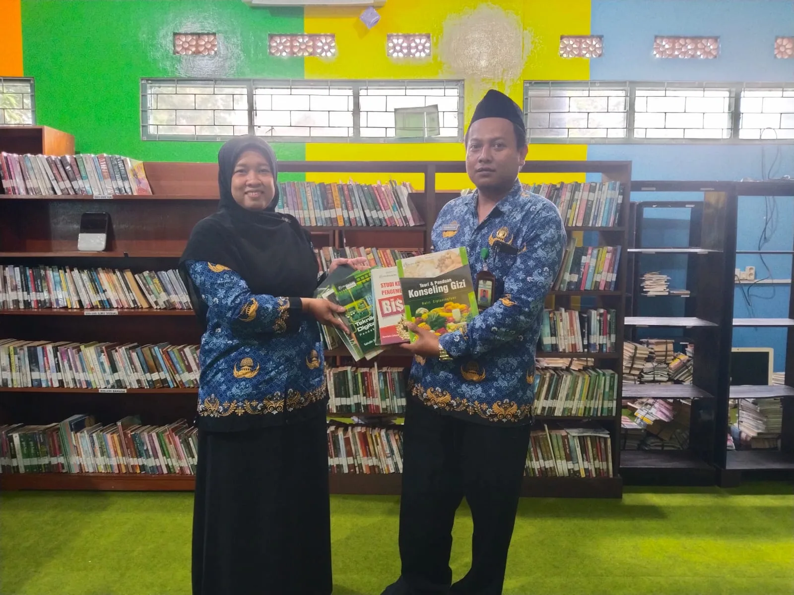 Gerakan Literasi Naik Level, Guru MTsN 9 Sleman Berbagi Buku untuk Lentera