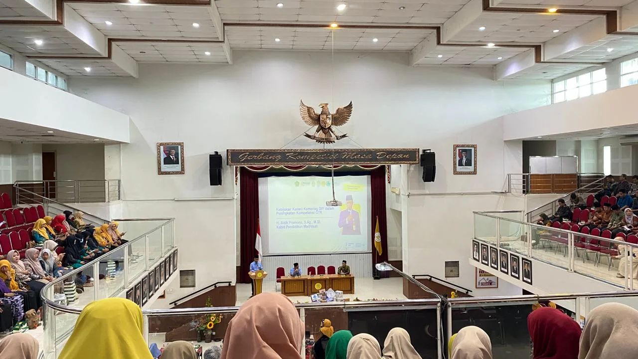 Kepala MTsN 3 Sleman Hadiri Seminar HGN UPY: Guru Pilar Utama Pembentuk Adab