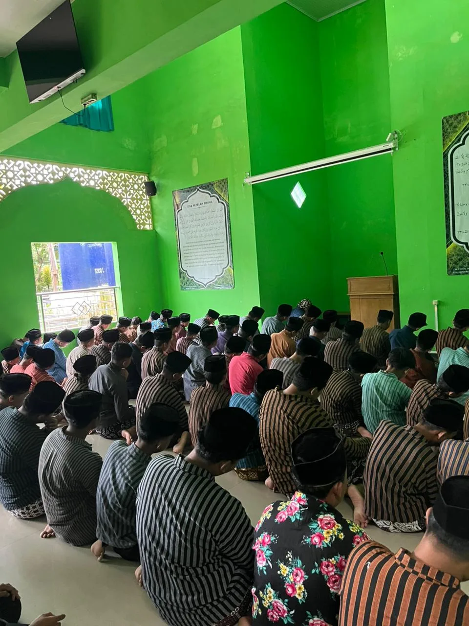 Siswa MTsN 2 Sleman Laksanakan Salat Dhuha Sebelum ASAS, Kepala Madrasah Apresiasi Kedisiplinan