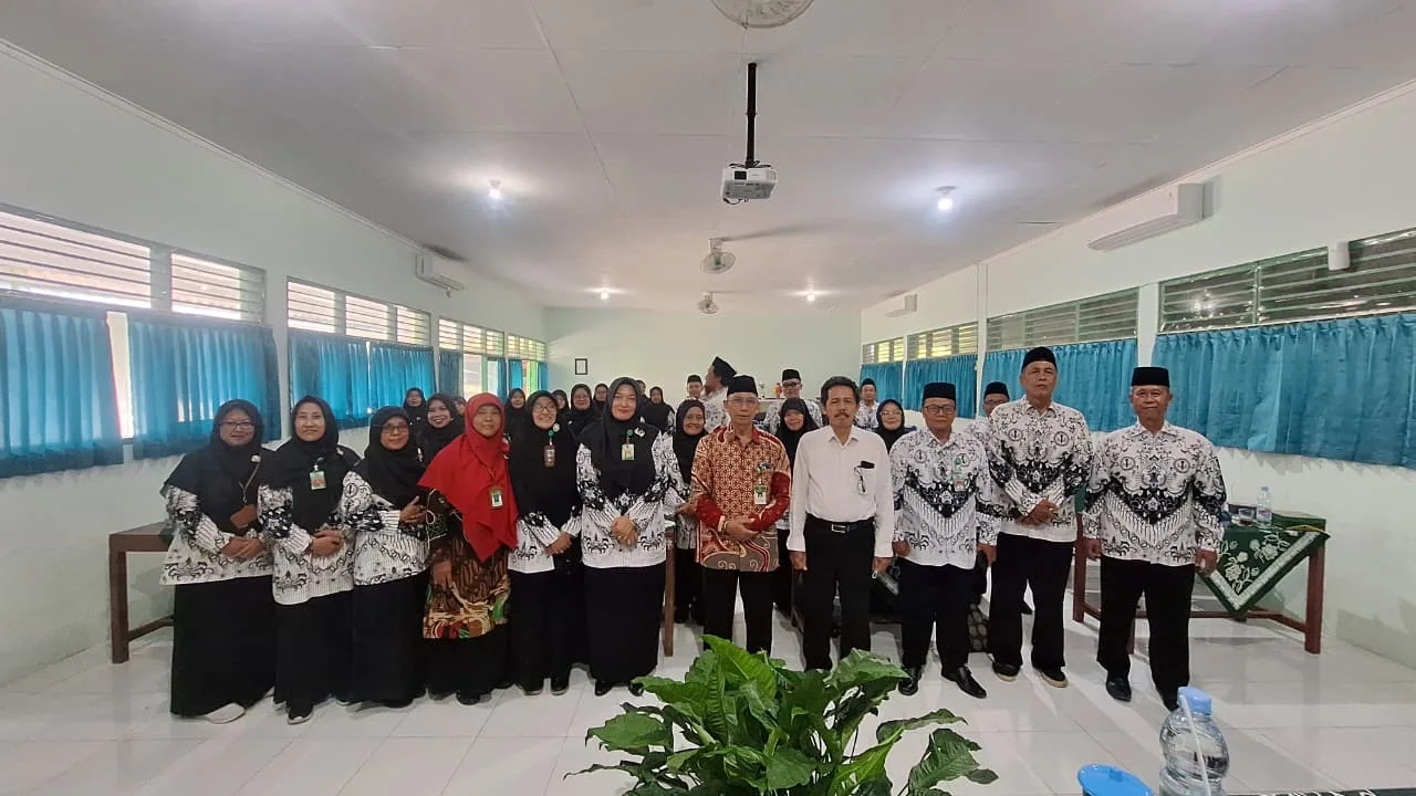 Seluruh Guru MTsN 9 Sleman Dapat Penguatan Materi Kebijakan Kemenag pada Workshop Pembelajaran Mendalam dalam Rangka HGN 2025