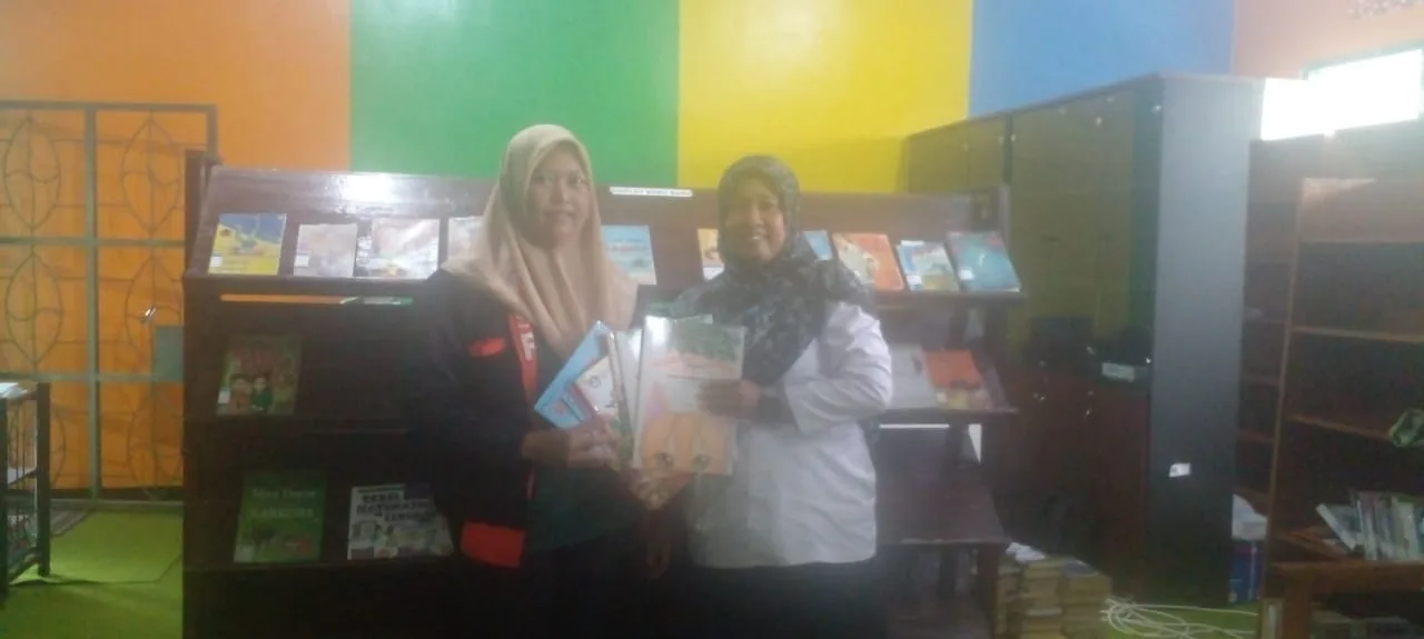 Sinergi Keluarga dan Madrasah, Walisiswa Sumbangkan Buku Fiksi untuk Perpustakaan Lentera MTsN 9 Sleman