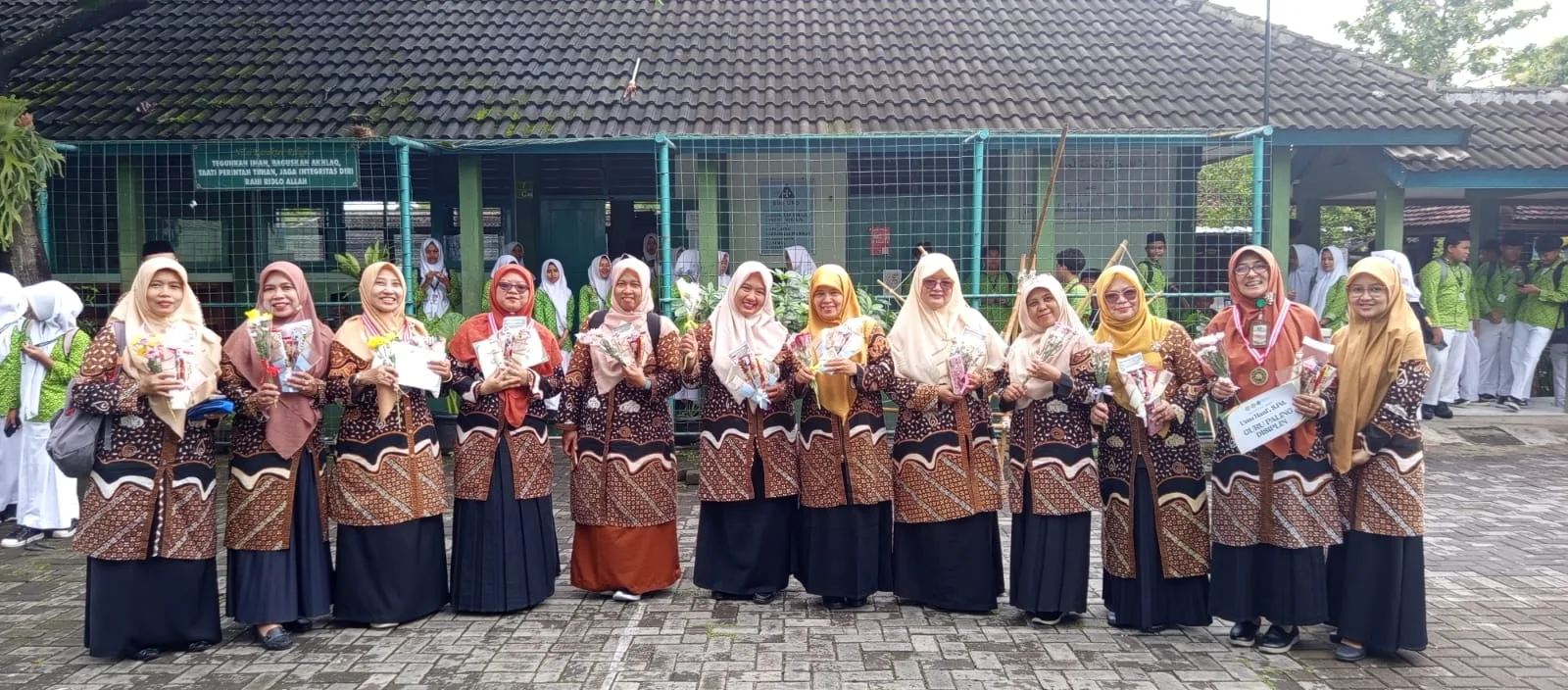 Siswa MTsN 9 Sleman Beri Kejutan Indah untuk Guru di Momen Hari Guru Nasional 2025