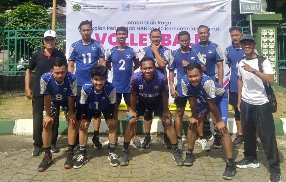 Torehkan Prestasi, Guru MTsN 3 Sleman Ikut Lomba Voli Antar Sleman Jadi yang Terbaik