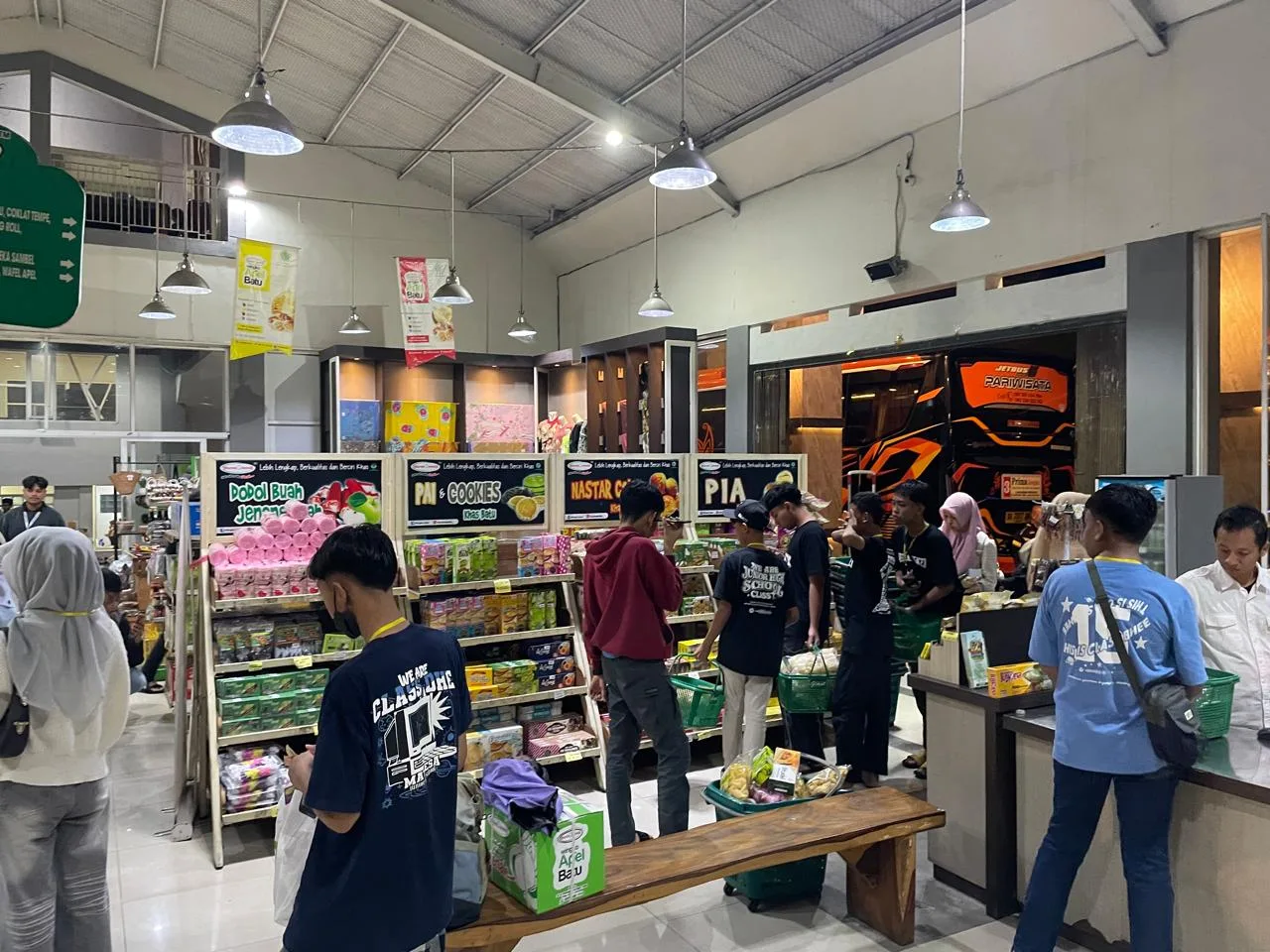 Wisata Belanja Study Tour MTsN 10 Sleman, Sebuah Praktik Literasi Finansial