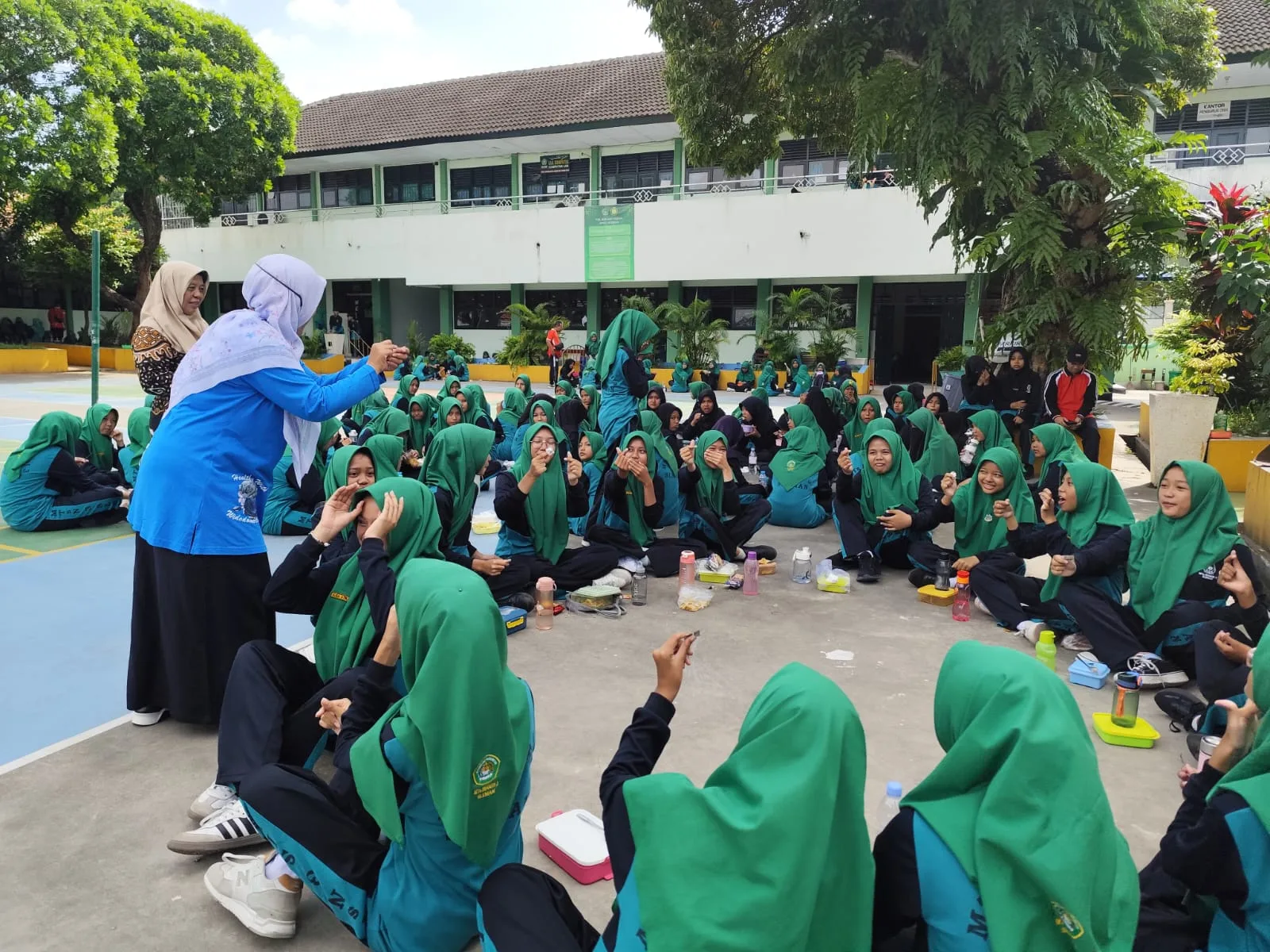 Siswi MTs Negeri 3 Sleman Konsumsi Tablet Tambah Darah Usai Kegiatan Edukasi Kesehatan