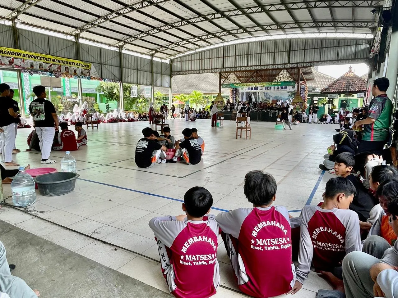 Classmeeting MTsN 10 Sleman: Serunya Lomba Estafet Campuran
