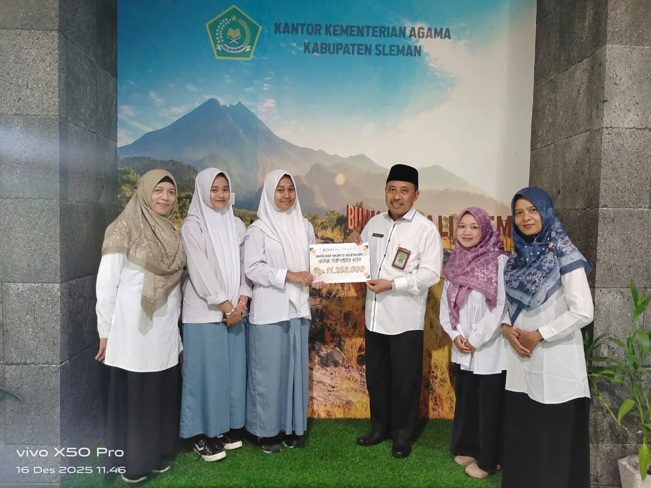 MAN 2 Sleman Salurkan Donasi untuk Sumatera dan Aceh melalui Kemenag Sleman