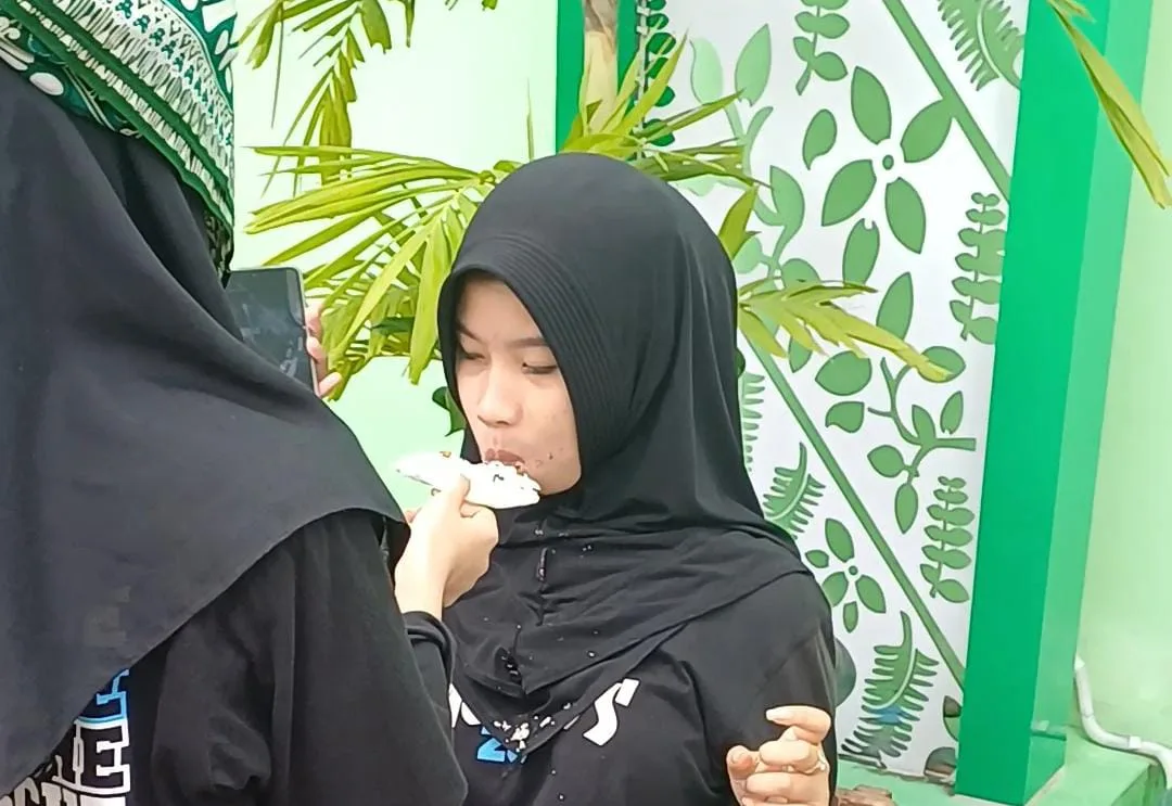 Unik, Lomba Suap Krupuk Warnai Classmeeting MTsN 10 Sleman