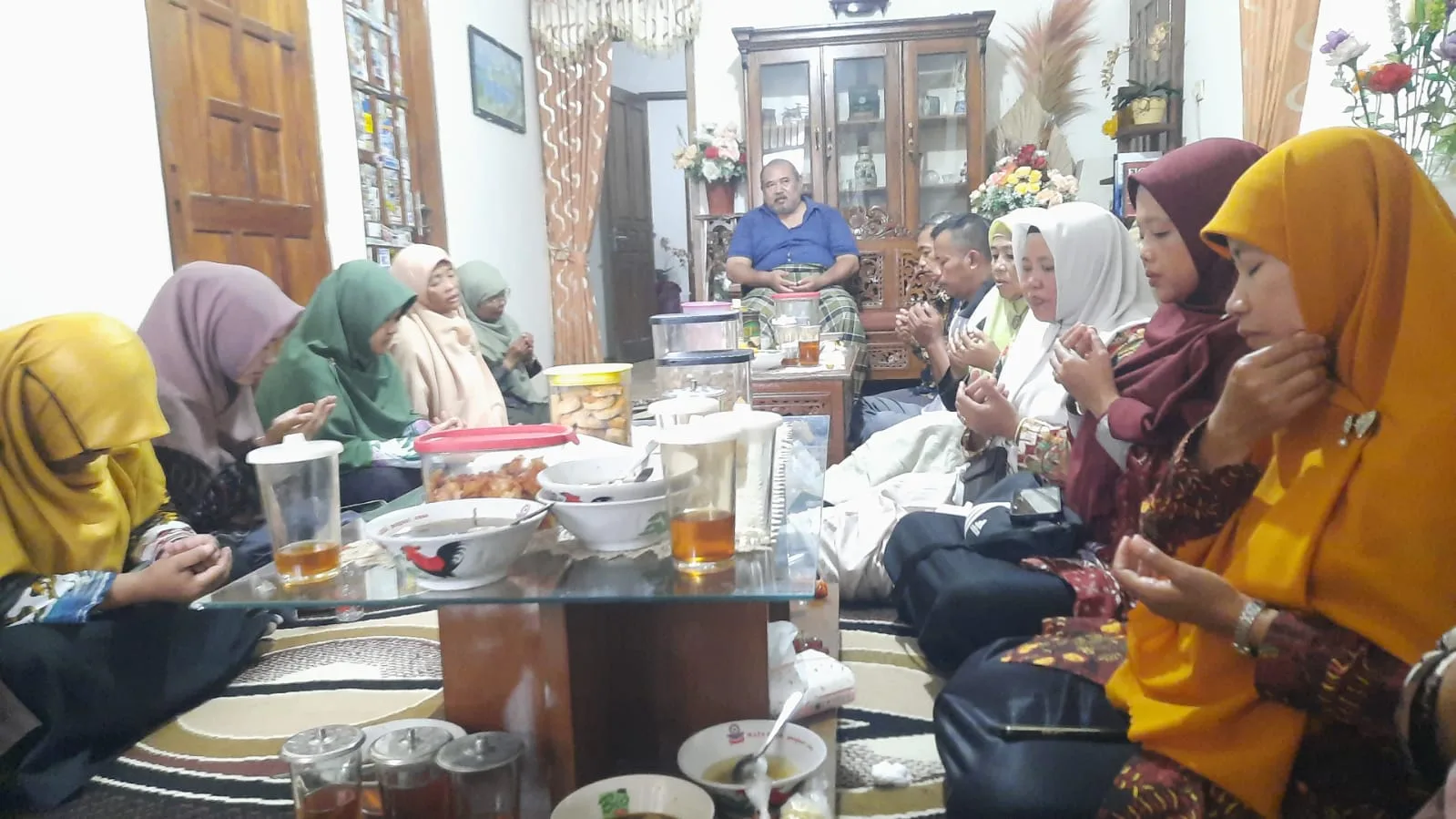 Eratkan Ikatan Kekeluargaan, Delegasi MTsN 8 Sleman Sambangi Kediaman Ibu Sri Handayani