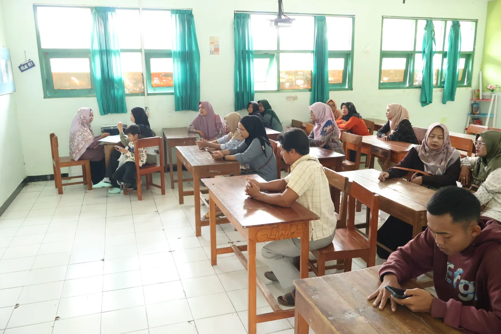 Perkuat Sinergi dengan Orang Tua, MTsN 8 Sleman Gelar Pembagian Rapor Semester Gasal 2025/2026