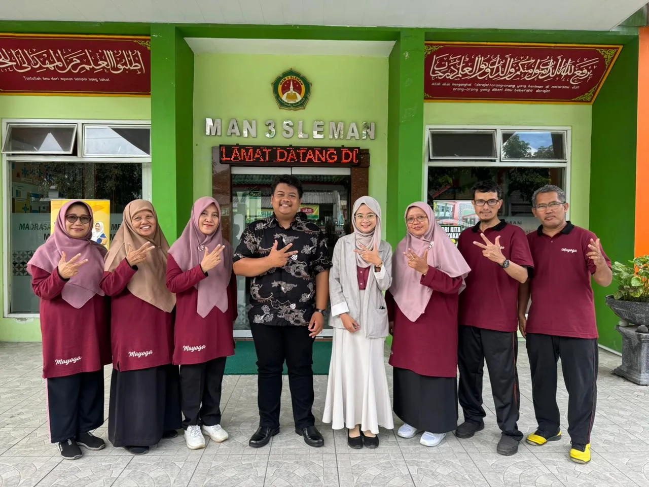 Mengharumkan Nama Almamater, Dua Alumni MAN 3 Sleman Raih Predikat Wisudawan Terbaik