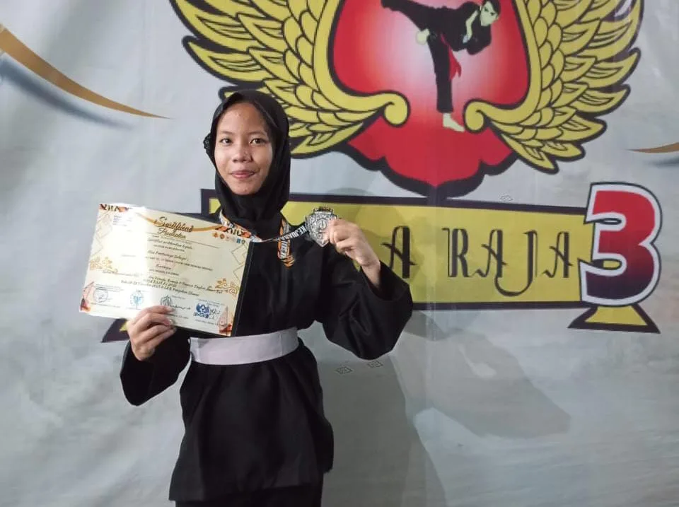 Haura Kamila Zahra Harumkan MTsN 2 Sleman, Raih Juara II Seni Beregu Piala Raja #3 2025