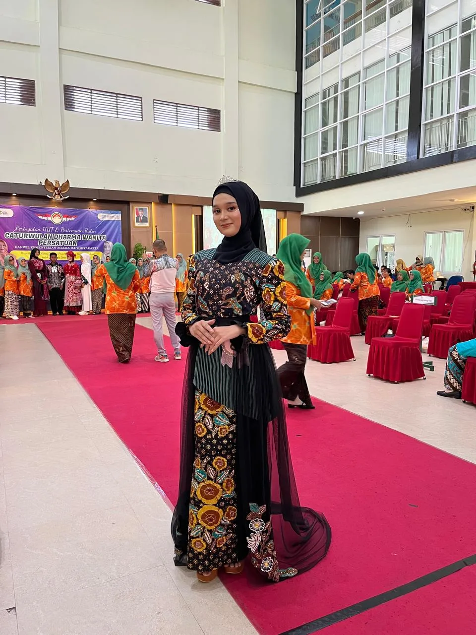 Pesona Pelajar Madrasah, MTsN 2 Sleman Wakili DWP Sleman dalam Peragaan Busana Caturwulan Dharma Wanita DIY