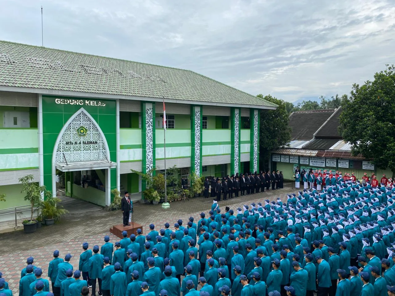 MTsN 8 Sleman Gelar Upacara Hari Amal Bhakti ke-80 Kemenag RI