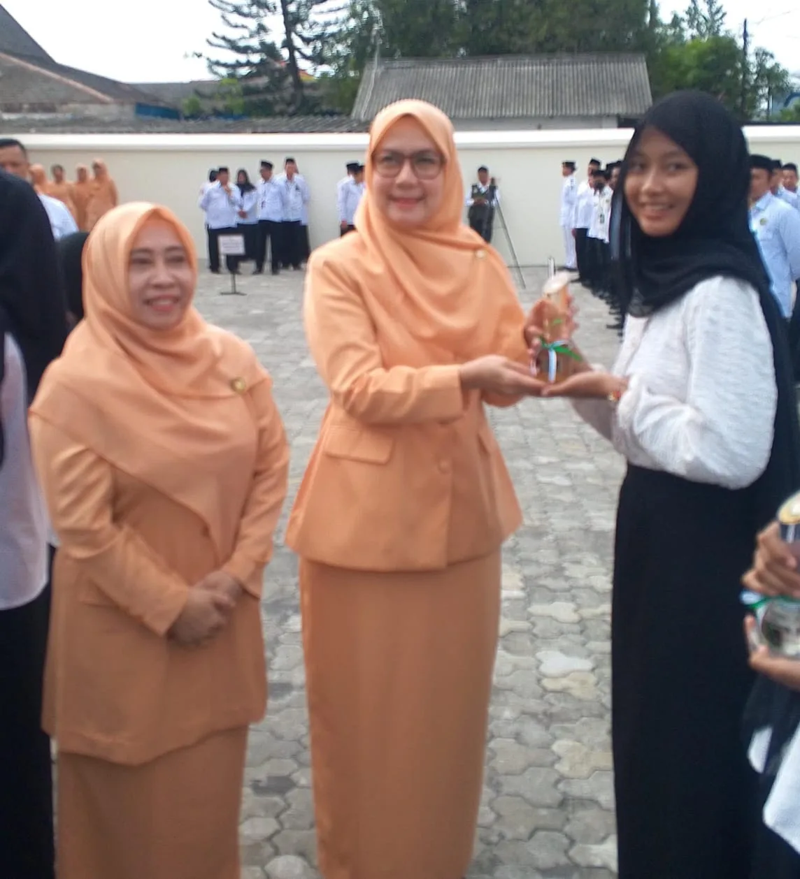 MTsN 8 Sleman Raih Juara I Lomba Batik dan Kreasi Busana DWP Kanwil Kemenag DIY