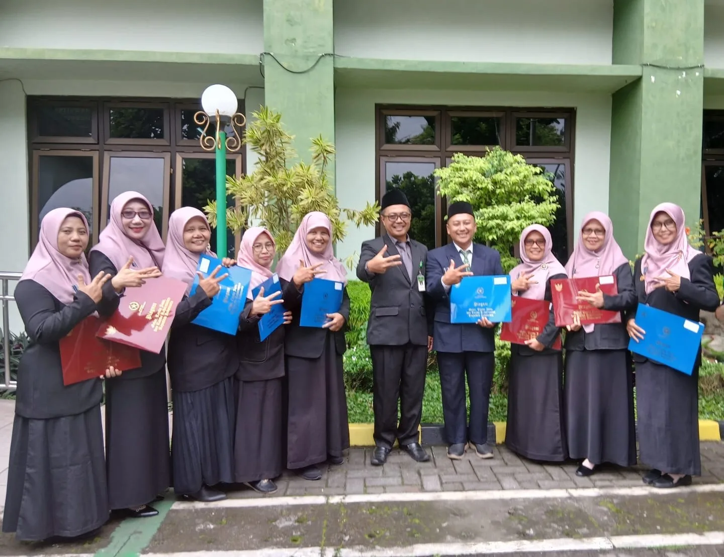 Penghargaan Satyalancana Karya Satya Jadi Bukti Dedikasi Sembilan Guru MAN 3 Sleman
