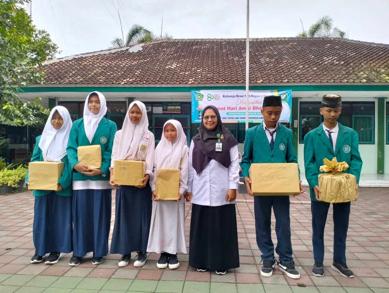 Hari Pertama Semester Genap, MTsN 1 Sleman Gelar Upacara dan Tegaskan Pentingnya Semangat Belajar