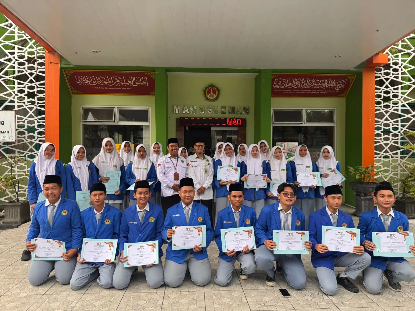 MAN 3 Sleman Berikan Apresiasi kepada Siswa dan Santri PPMU Berprestasi pada Apel Perdana 2026