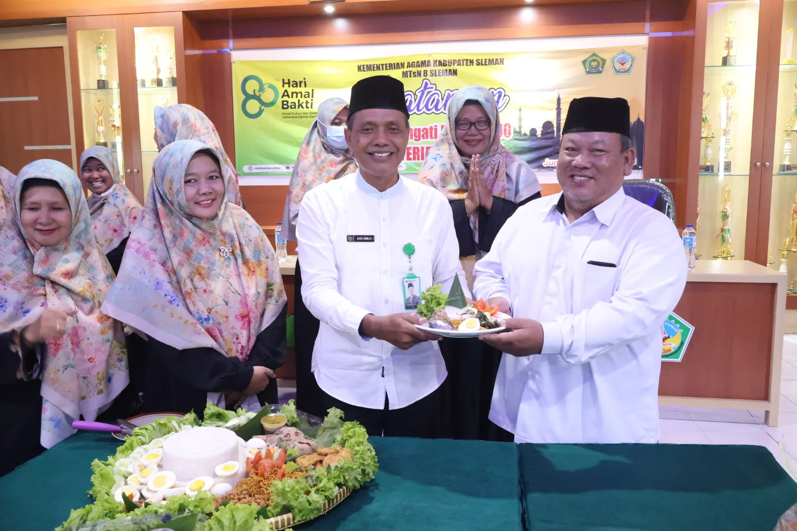 Potong Tumpeng Warnai Penutupan Khataman Al-Qur’an HAB Ke-80 Kementerian Agama di MTsN 8 Sleman