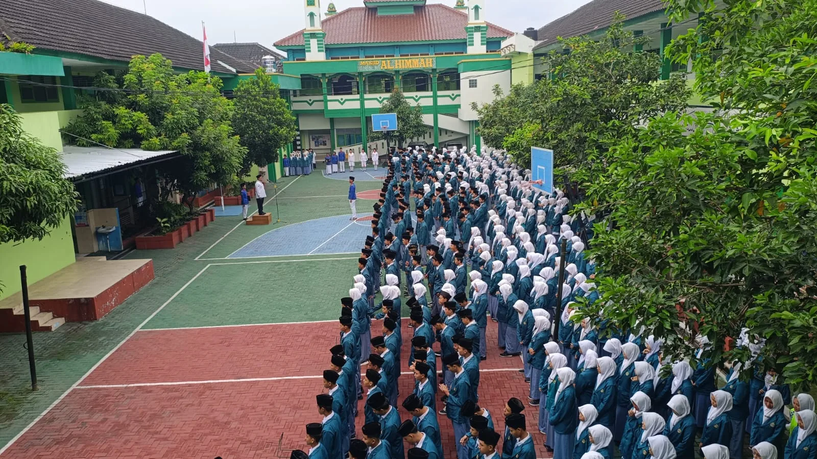 Upacara Bendera Awali Pembelajaran Semester 2 di MAN 1 Sleman