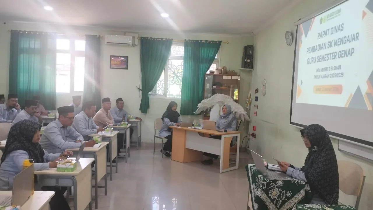 MTsN 9 Sleman Adakan Rapat Dinas Pembagian SK Mengajar Guru Semester Genap