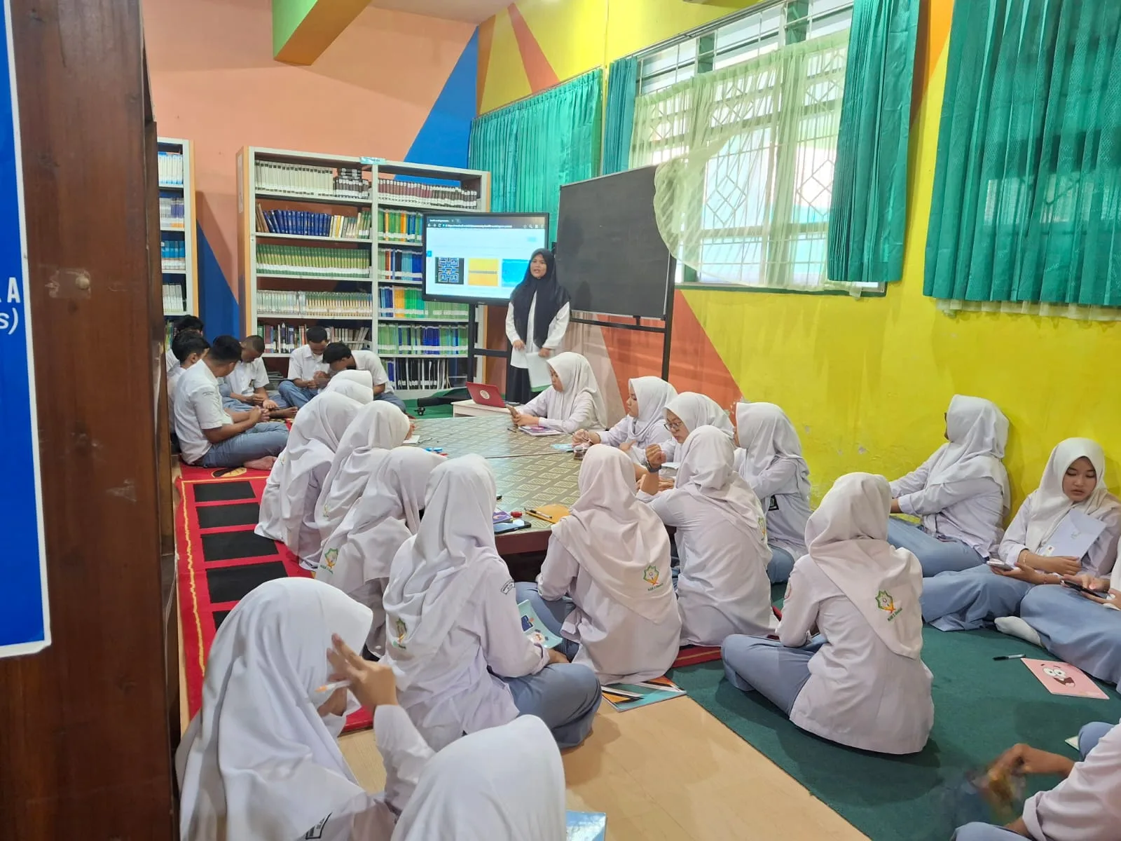 Perpustakaan Rame di Hari Pertama! Wordwall Bikin Belajar Konflik Sosial Makin Seru di Perpustakaan Bahrul Ilmi MAN 2 Sleman