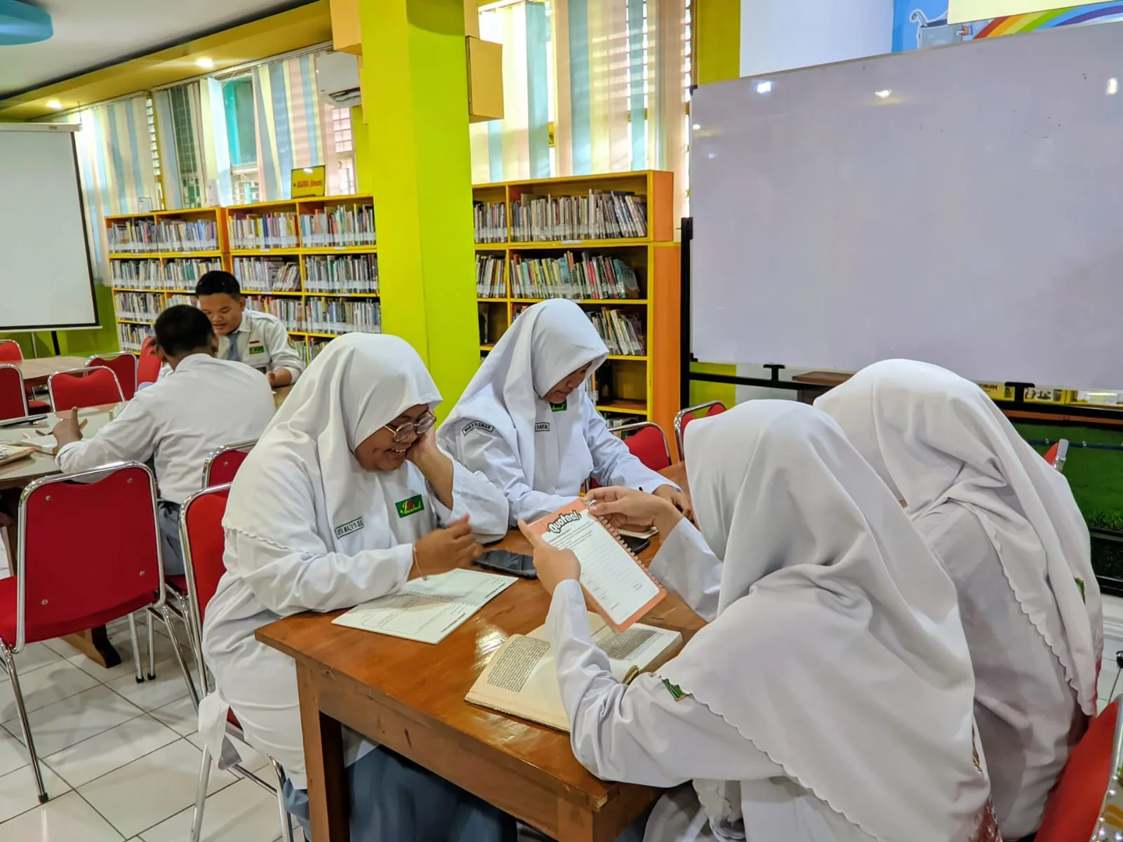 Awali Semester Genap, Perpustakaan MAN 3 Sleman Lanjutkan Program SERASI “Senin Literasi”