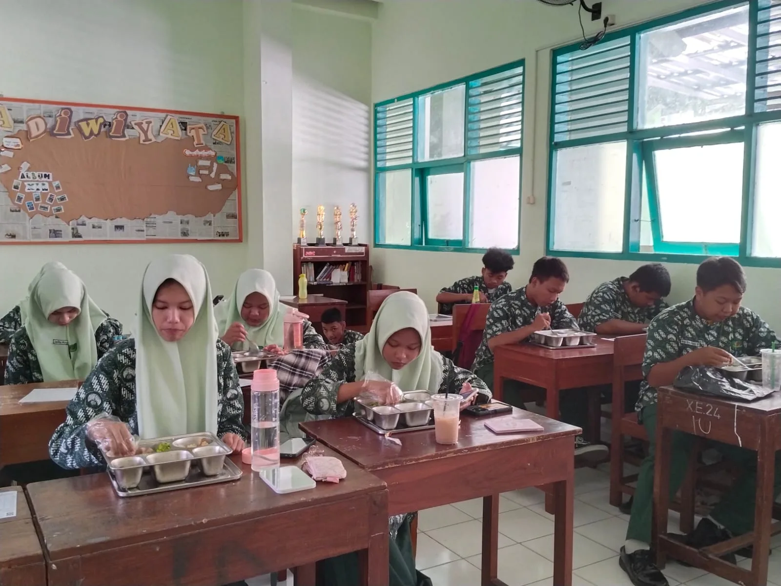 MBG Kembali Hadir di Semester Genap, Siswa MAN 3 Sleman Sambut Antusias