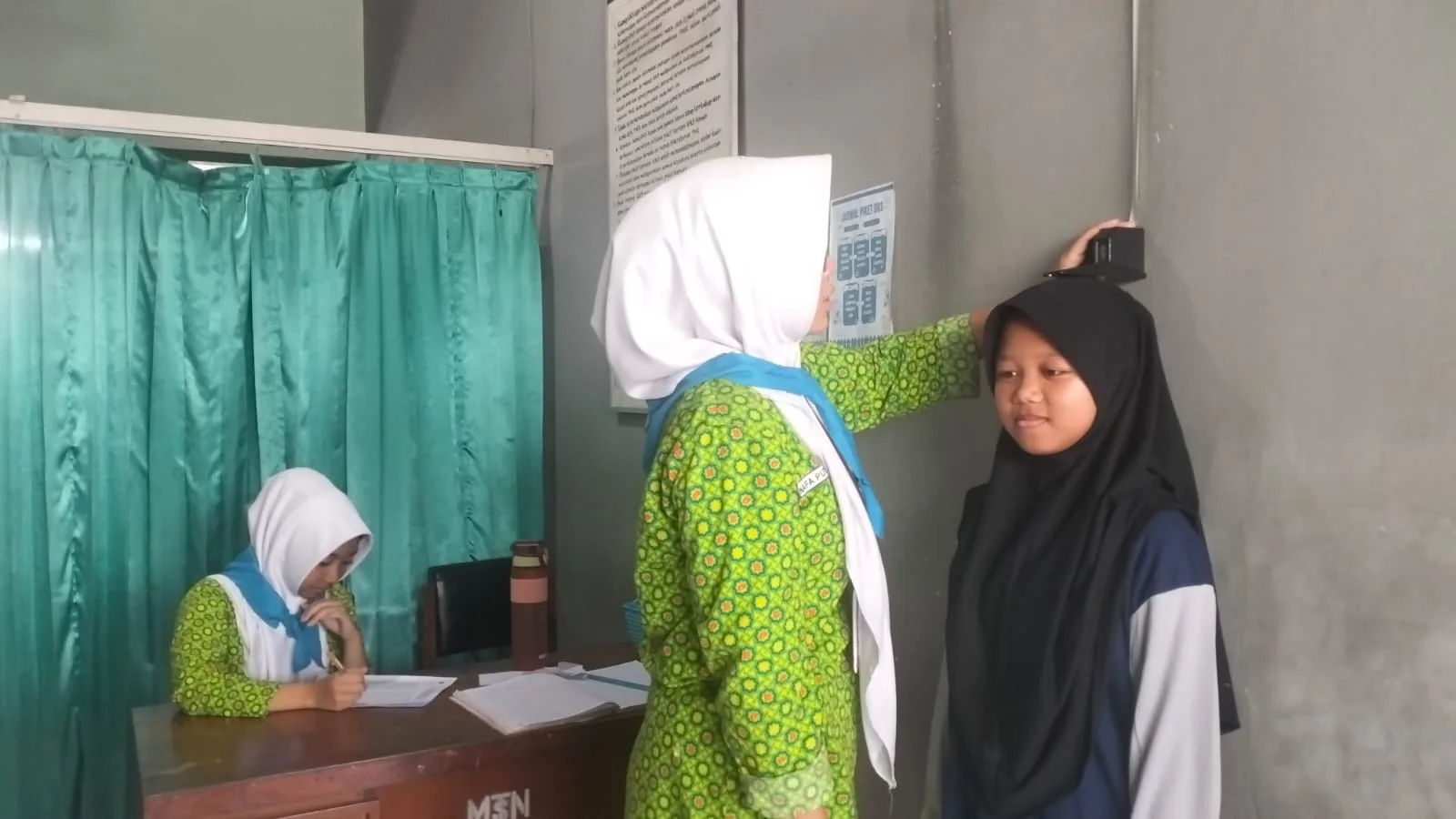 UKS MTsN 9 Sleman Lakukan Skrining Berat dan Tinggi Badan Seluruh Siswa