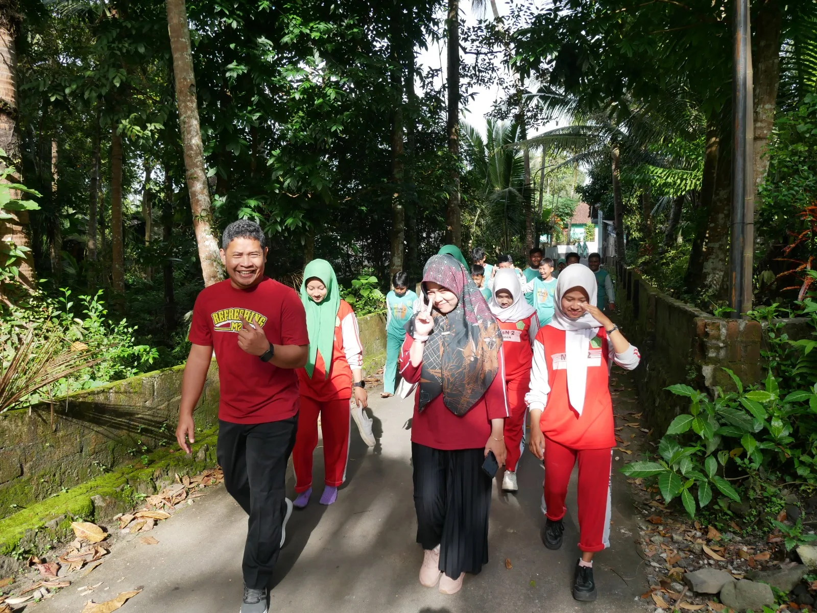 Kokurikuler Bernuansa Sehat, Siswa Kelas 7 dan 8 MTsN 2 Sleman Ikuti Jalan Sehat
