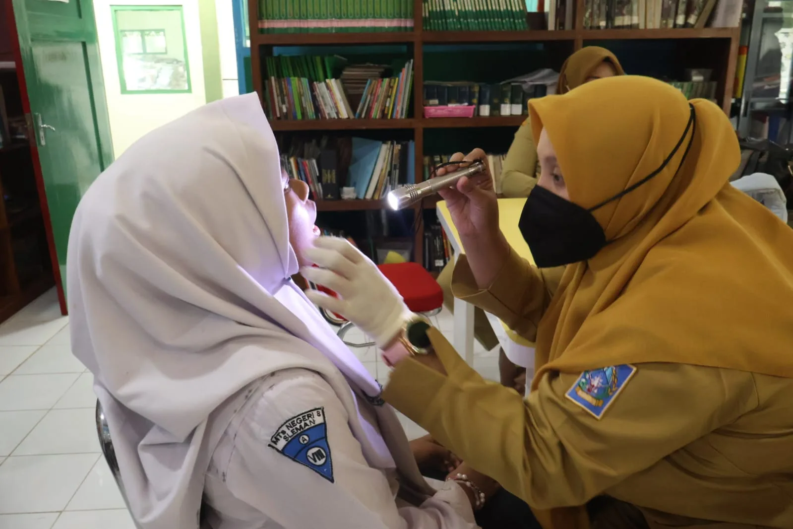 Deteksi Dini Kesehatan Siswa, Puskesmas Prambanan Gelar Skrining di MTsN 8 Sleman