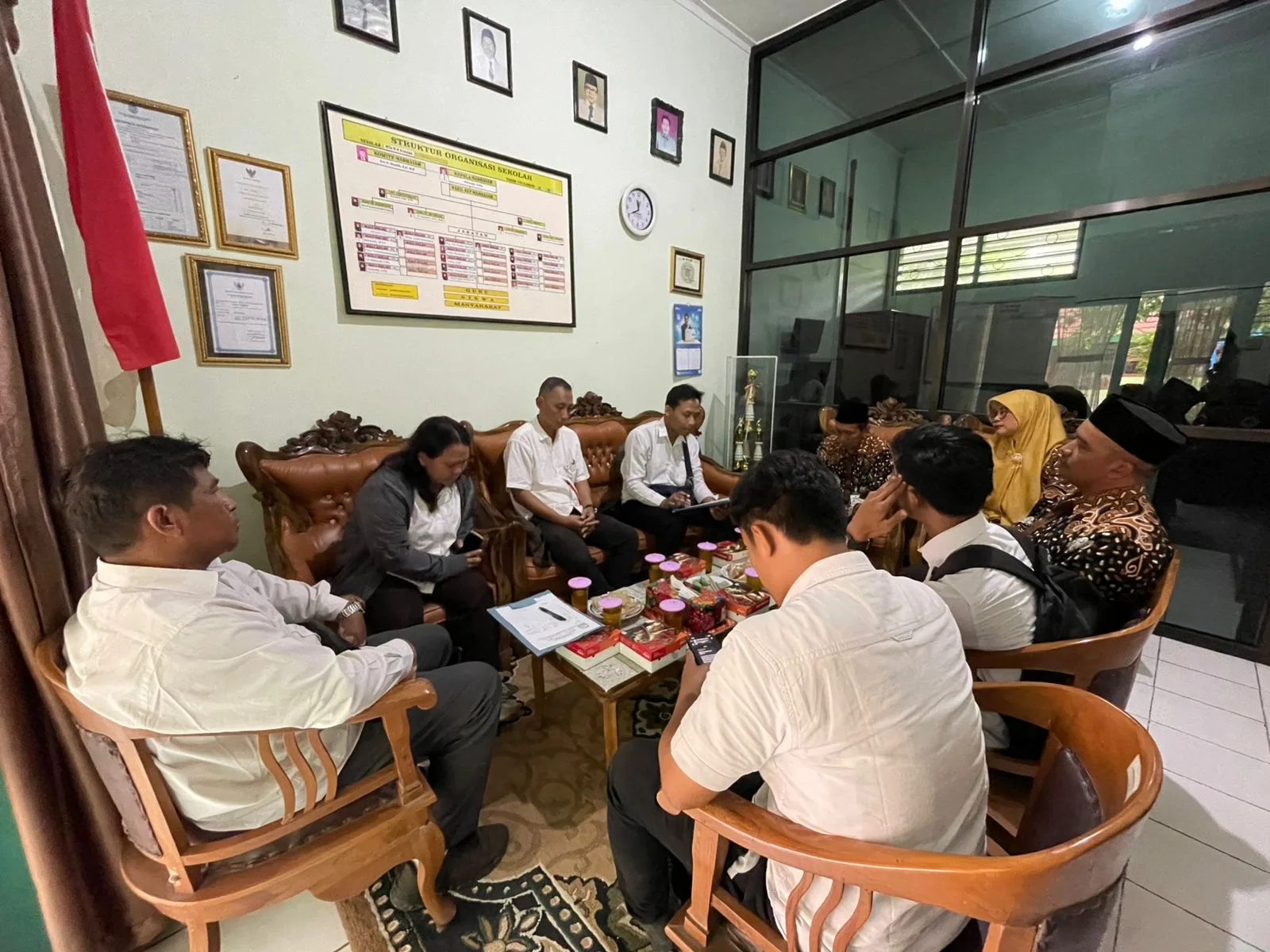 Tertib Administrasi Aset, MTsN 4 Sleman Tinjau Patok Tanah Bersama Pamong Tridadi