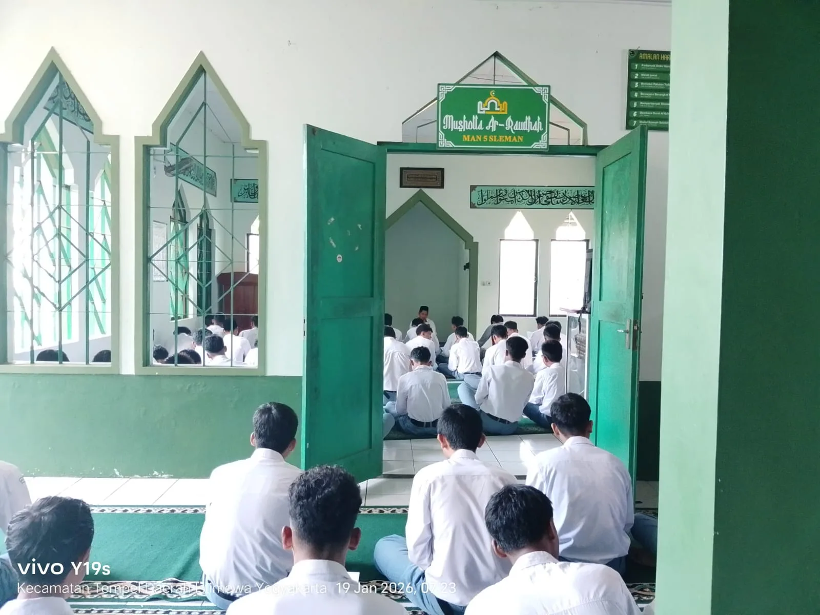Awali Pekan dengan Spiritualitas, Kelas X MAN 5 Sleman Gelar Mujahadah Pagi