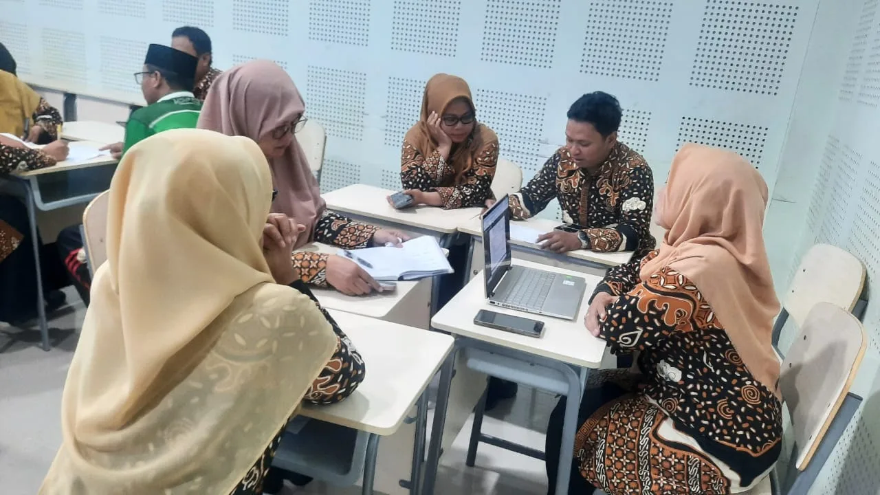 Tim Kokurikuler Kelas IX MTsN 9 Sleman Programkan Kegiatan Market Day Bertema Cinta Tanah Air