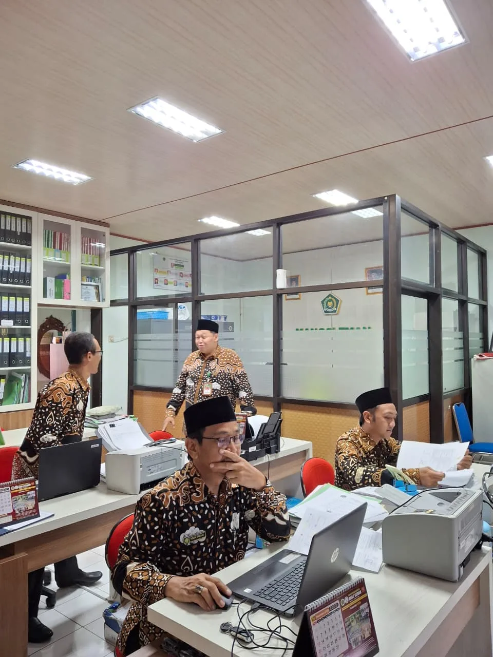 Inovasi Pengendalian Intern Madrasah, Kepala MAN 2 Sleman Sapa Guru dan Pegawai Setiap Pagi Hari