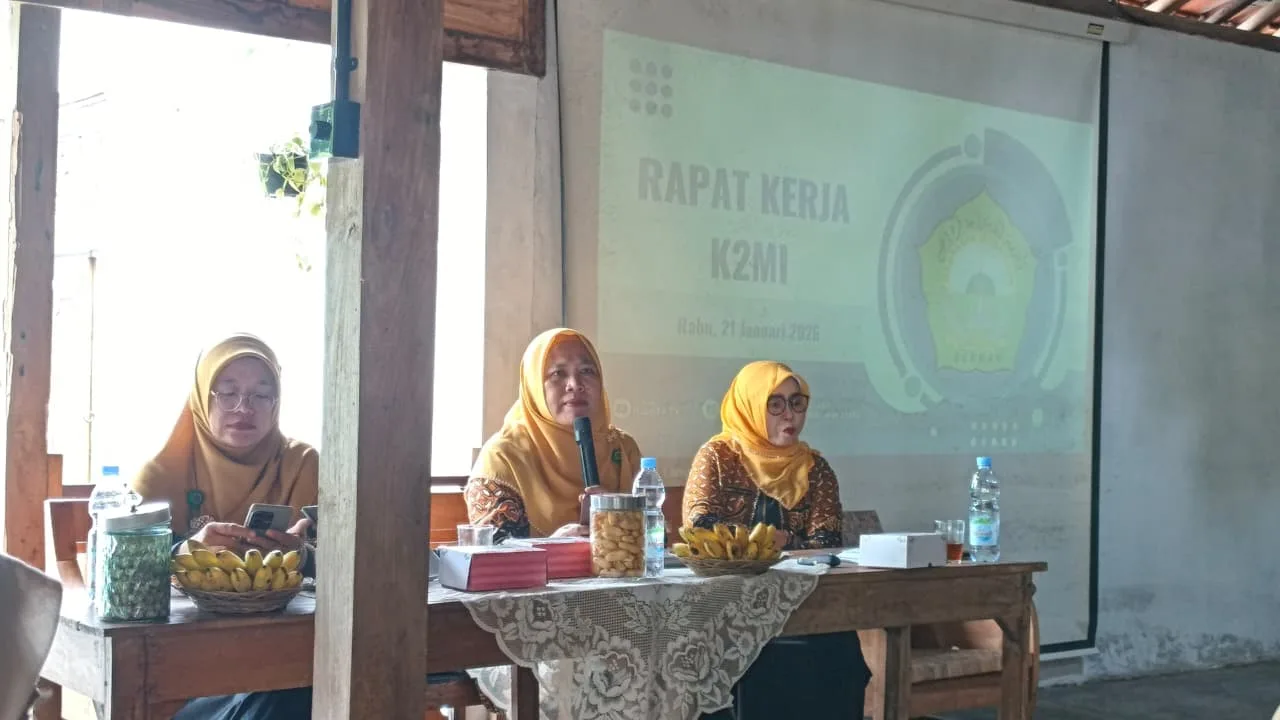 Kepala MIN 1 Sleman Hadiri Rapat Koordinasi KKMI Kabupaten Sleman di MI Qurruta A’yun Blotan