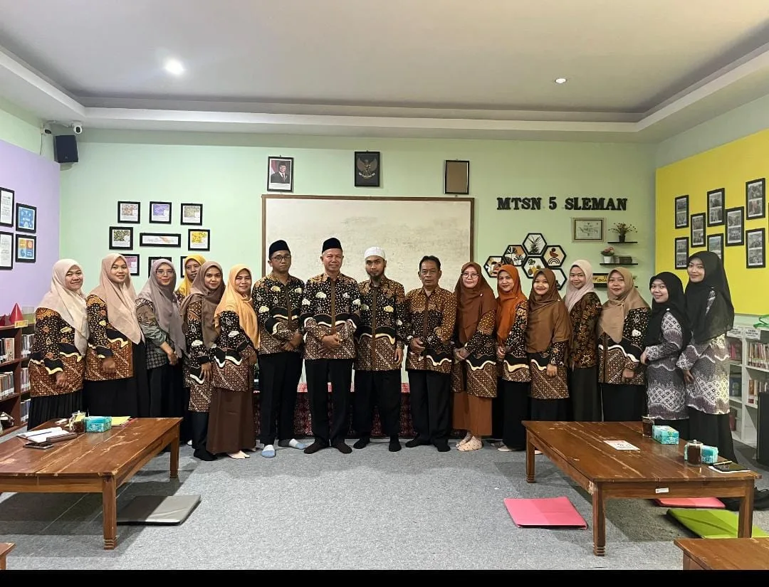 Guru Bahasa Jawa MTsN 9 Sleman Ikuti Peningkatan Kompetensi Melalui MGMP Bahasa Jawa