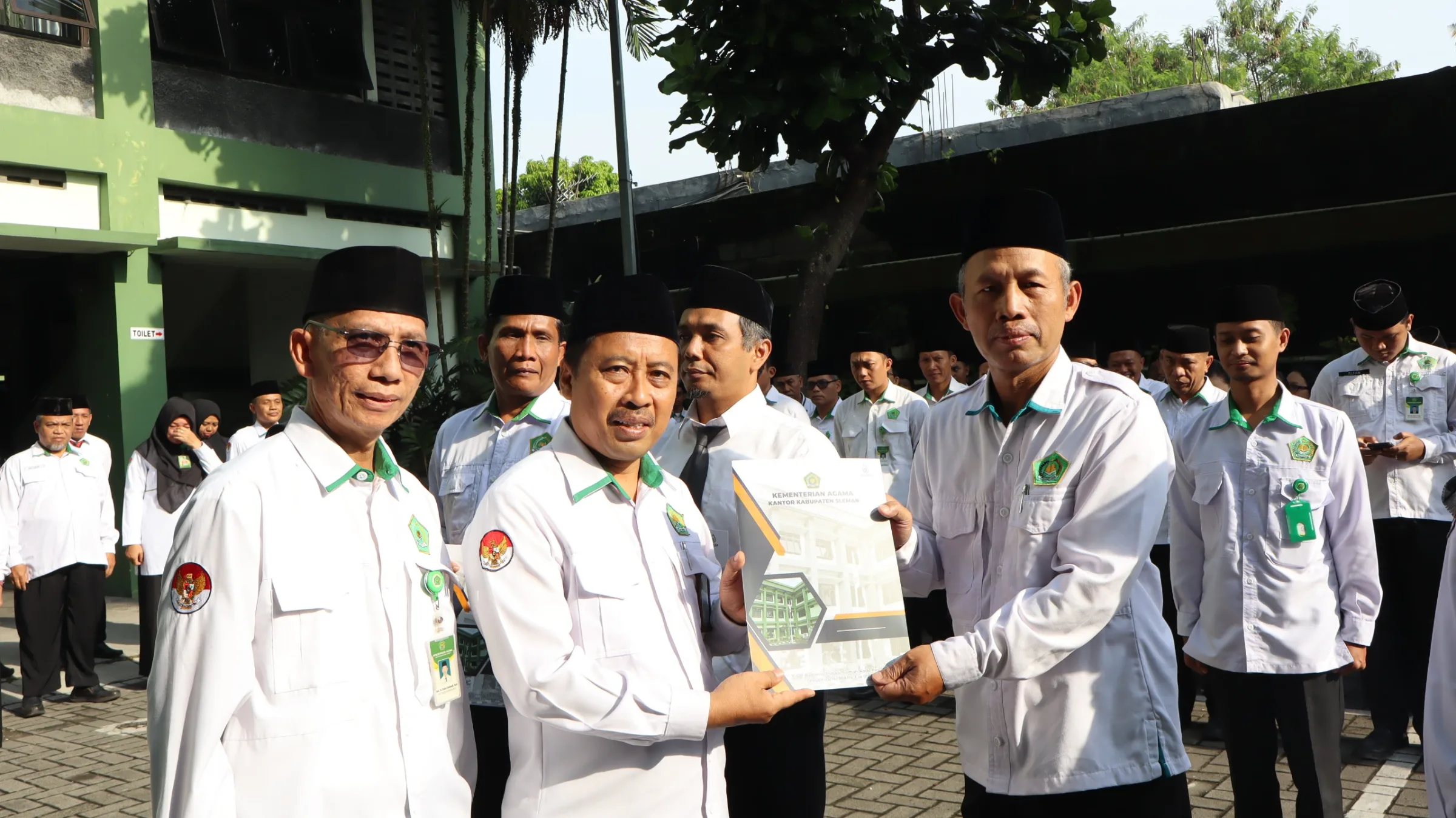 Kepala MIN 2 Sleman Raih Predikat Terbaik 3 PKKM Kabupaten Sleman