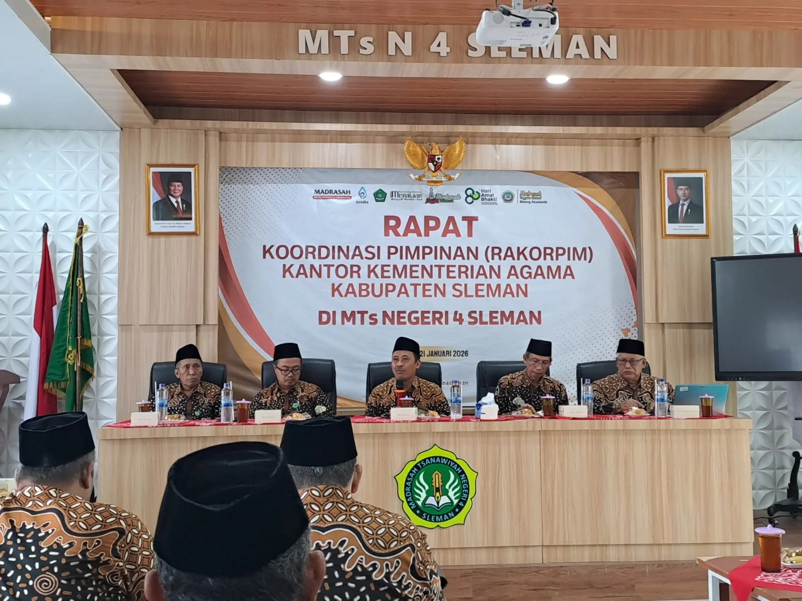 Kepala MTsN 8 Sleman dan KTU Ikuti RAKORPIM, Fokus Mutu Akademik dan Zona Integritas