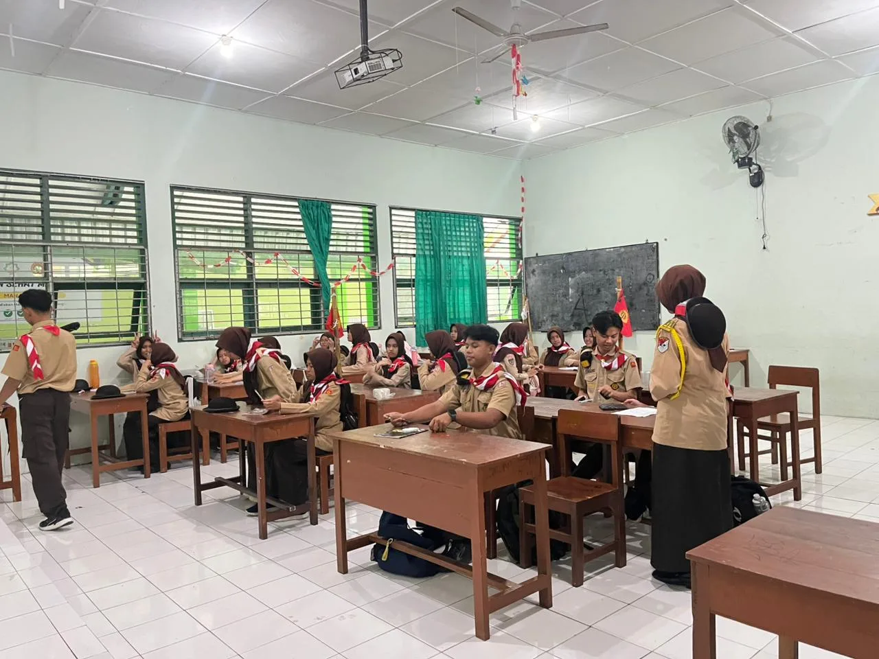 Pramuka Rutin MAN 2 Sleman Ajarkan Penggunaan Kompas